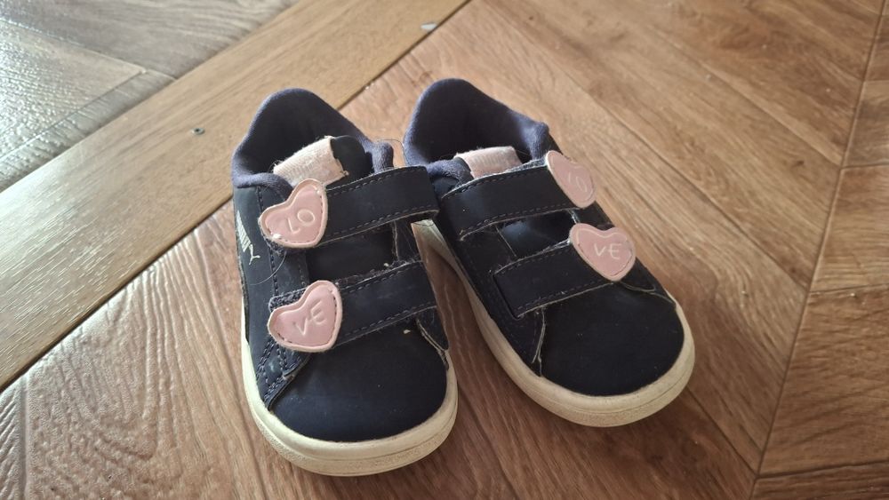 Кросівки на дівчинку