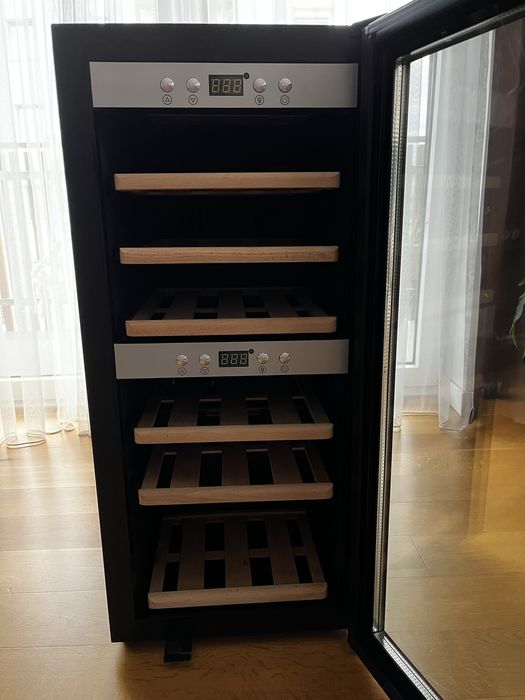 Winiarka La Sommeliere ECS25.2Z uszkodzona na części