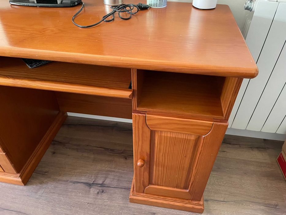 Secretária em madeira maciça