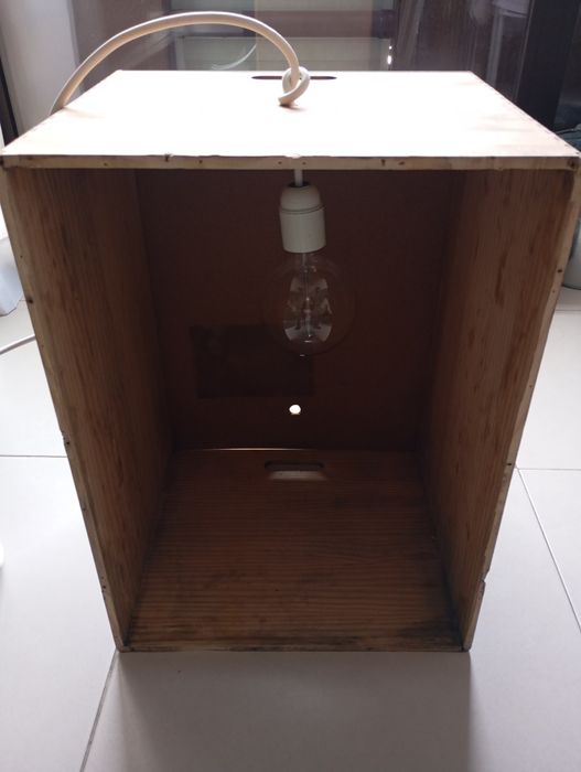 Mesa cabeceira/ arrumação outros