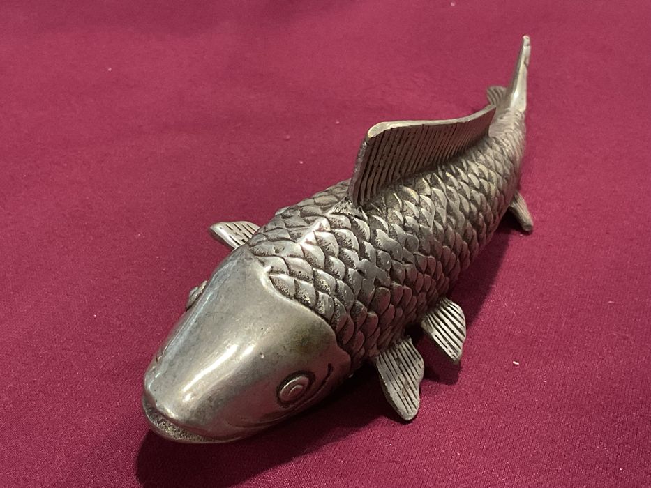 Peixe escultura casquinha medida 15 cm