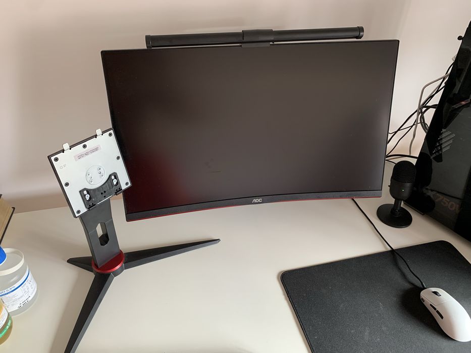 Monitor Curvo AOC Gaming C27G2ZE VA 27" FHD 16:9 240Hz FreeSync - C27G2ZE/BK