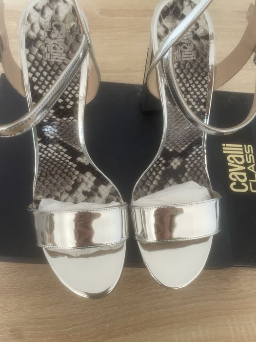 Roberto Cavalli Class sandały na słupku roz.41