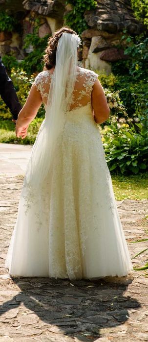 suknia ślubna rozm. 48/50 + welon