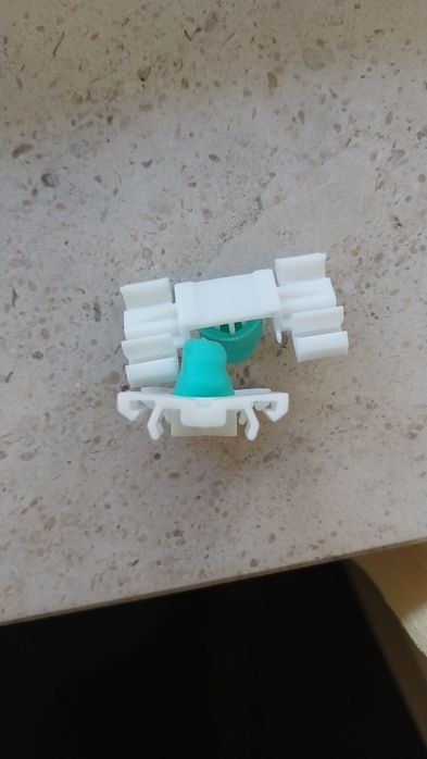 Clip / Plug  para frisos de BMW E30, E36, E46