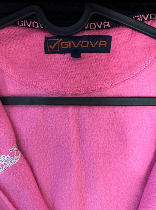 Рожева толстовка італійського бренду Givova
