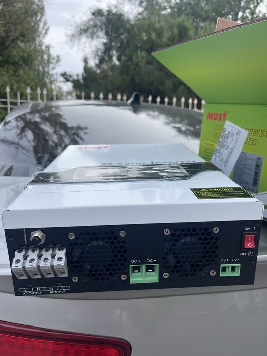 Гібридний інвертор Must 3.2 кВт 24 В