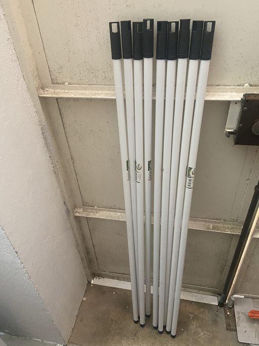 Paus para esfregona ou vassouras