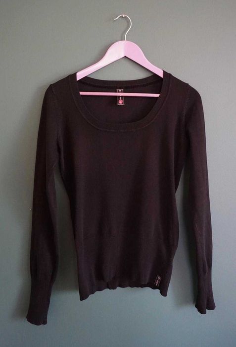 Sweterek sweter Mrówka 38 M dopasowany czarny ciemny pulower basic