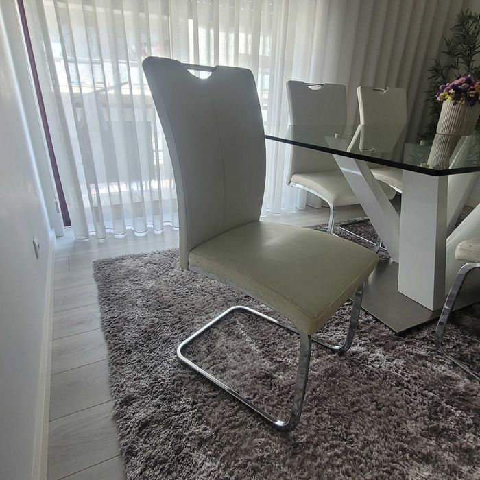 Mesa de jantar + 6 cadeiras