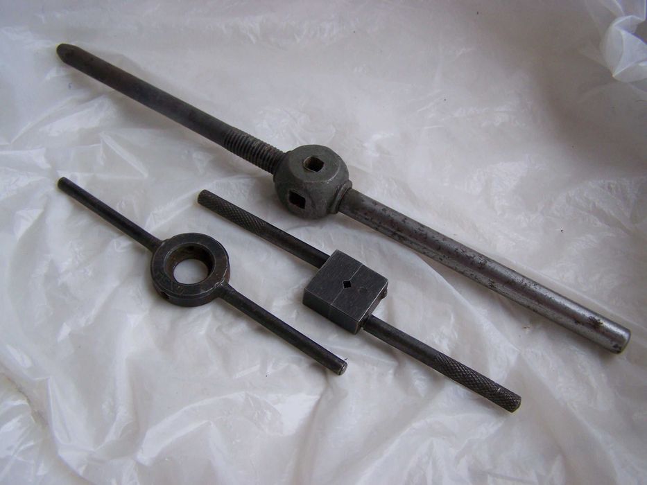 Воротки для метчиков, плашкодержатель