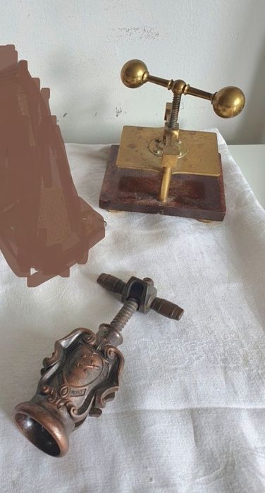 Изделия из латуни,вешалки для одежды  салфетница