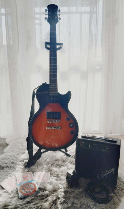 (Zestaw) gitara elektryczna i akcesoria do niej odbiór osobisty