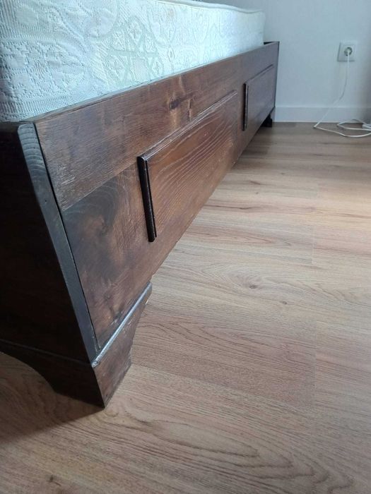 Cama sommier em madeira de castanho maciça