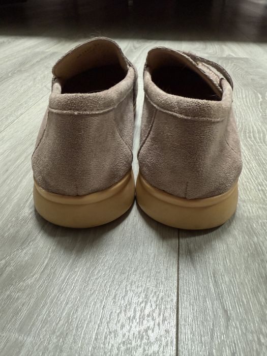 Замшеві бежеві лофери