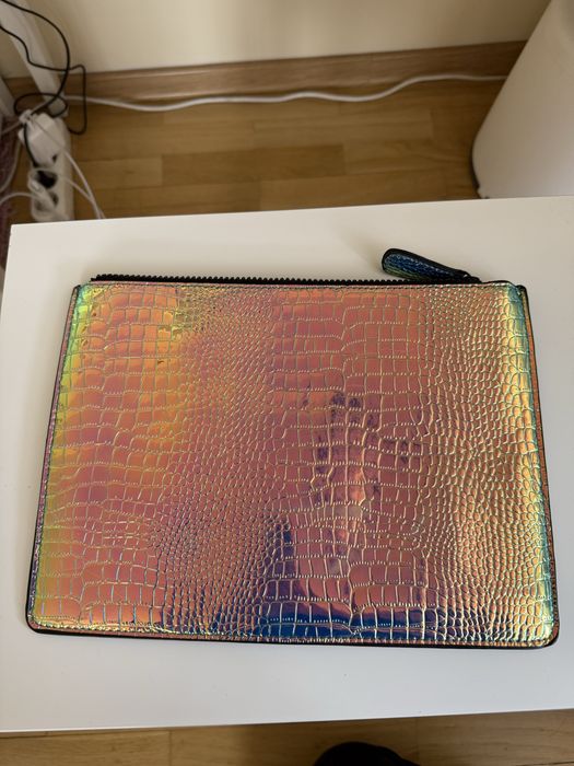 Kolorowa opalizująca kopertówka Even& Odd do ręki