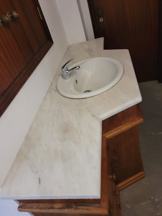 Móvel de casa de banho usado