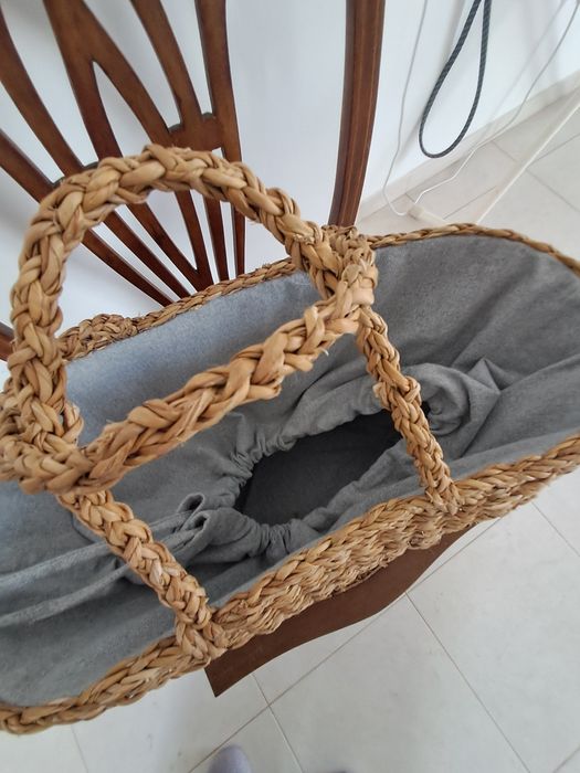 Cesta de praia em palhinha