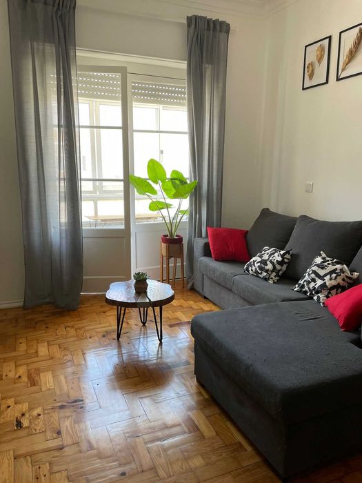 T2 a 9 minutos a pé do metro, muito bom estado, luminoso