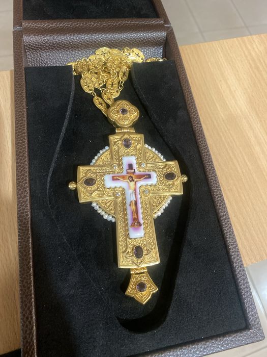 Хрест з прикрасами