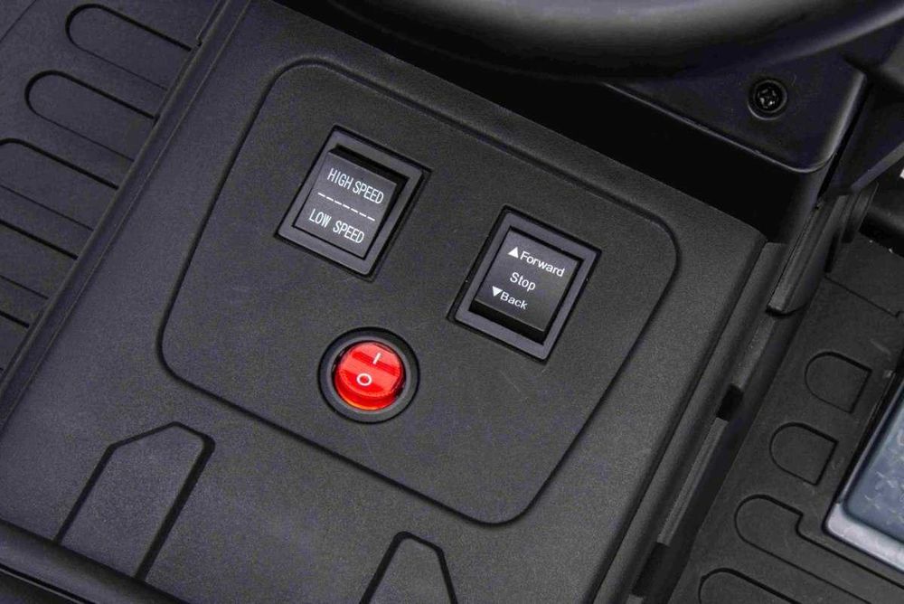 Traktor Z Przyczepą na akumulator New Holland T7