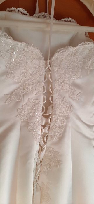 Vestido de Noiva com Véu