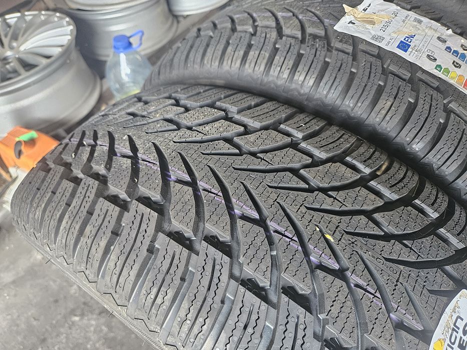 Opony zimowe 235/50/20 nokian wr suv 4 xl