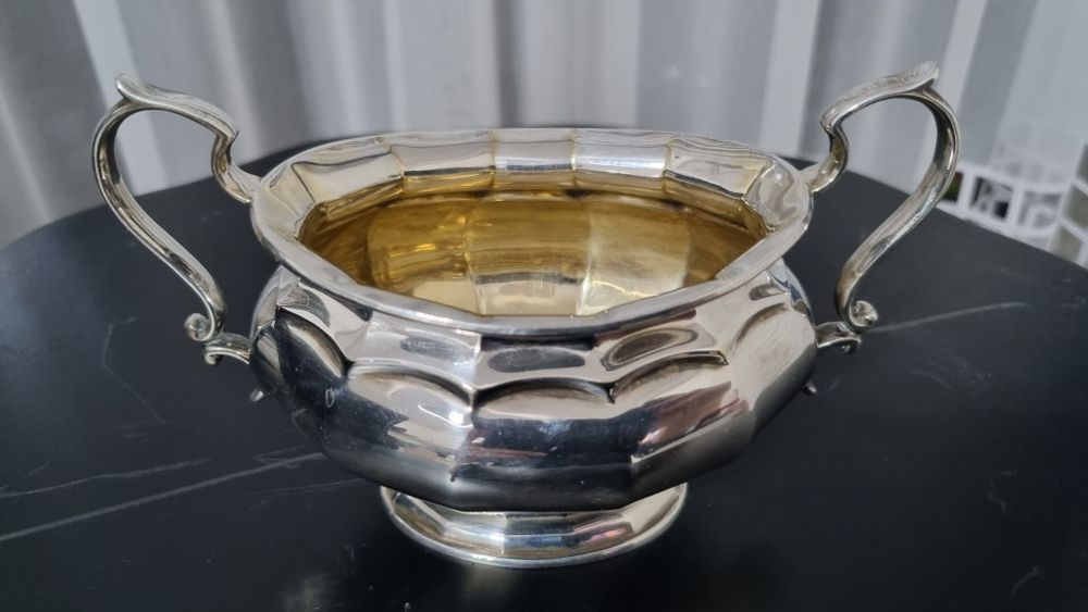 Posrebrzana I sygnowana cukiernica