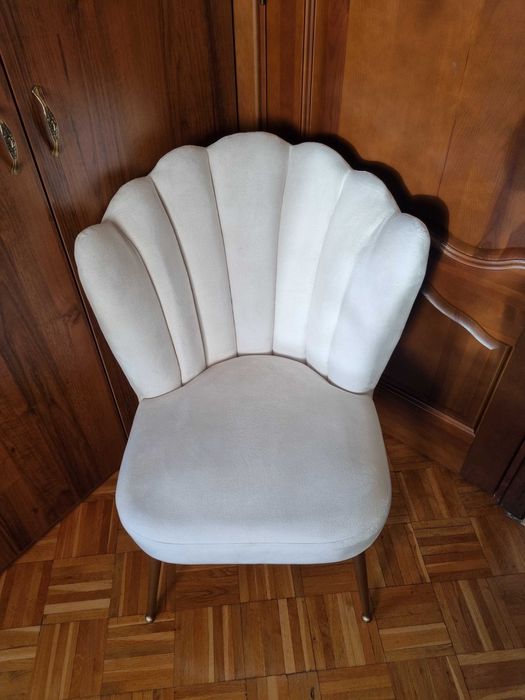 Atreve Krzesło w kształcie muszelki Bolonia białe