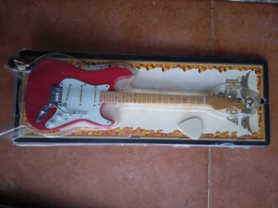 Miniatura Replica Guitarra Strato Escala de 1:4