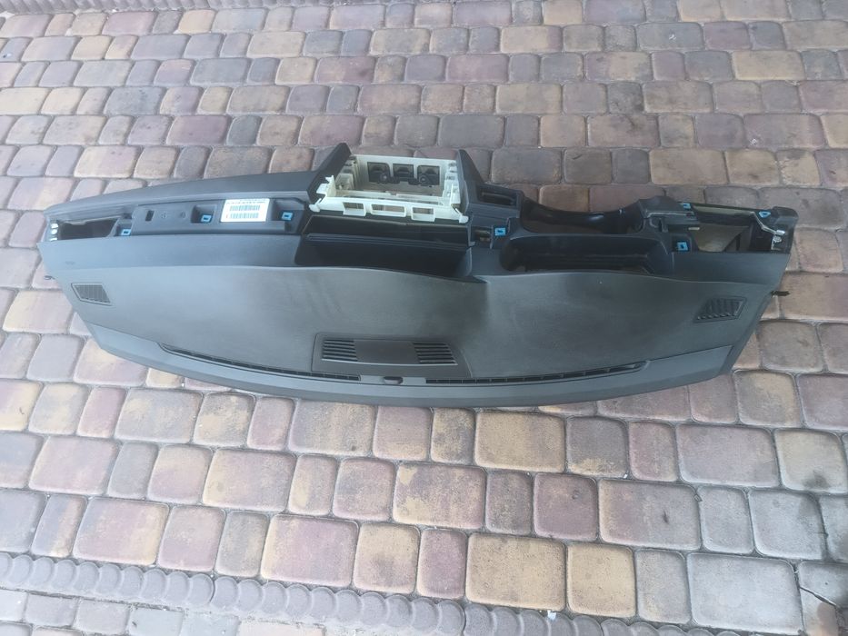 BMW E90 E91 E92 E93 deska rozdzielcza konsola navi europa czarna