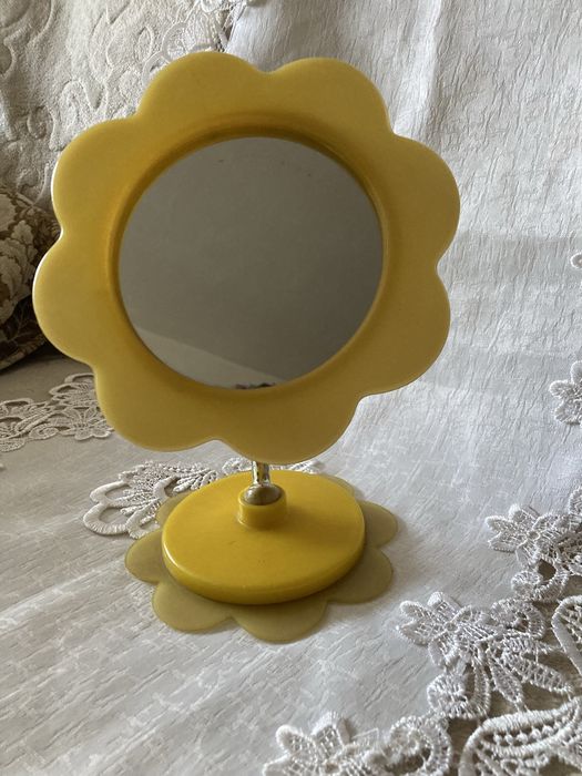 Lusterko kwiatek z Prlu