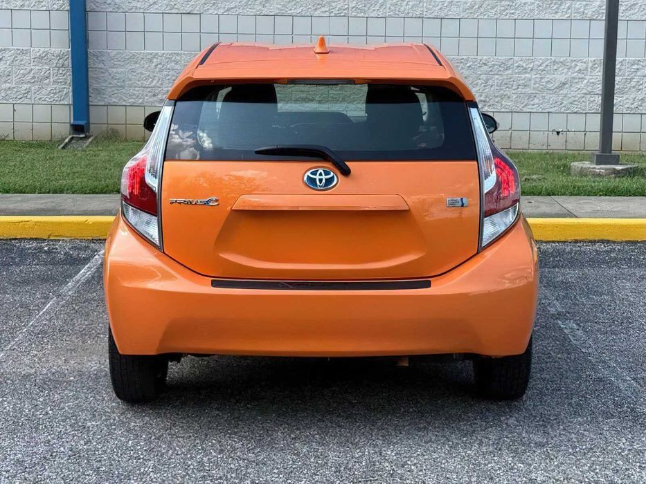 Toyota Prius c      2016