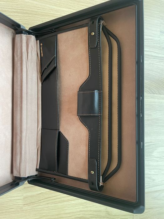 Mala marca SAMSONITE em cabedal preto estilo CLASSICA Laureate