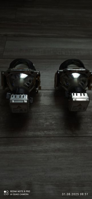 Оригінальні лінзи на пассат б6 адаптивний бі -ксенон