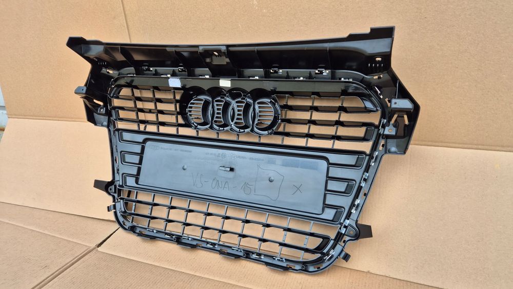 Atrapa Chłodnicy Grill Audi A1 8X0 10-14 OE 8X0853651 Black Połysk Oryg NEW