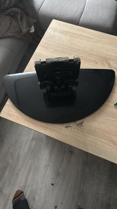Podstawa stopa noga od TV LG 42LG2000 plus śruby
20