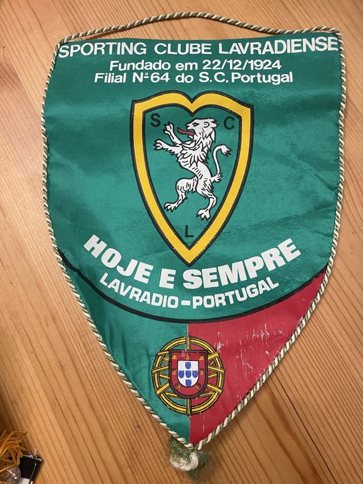 Galhardetes de varios clubes