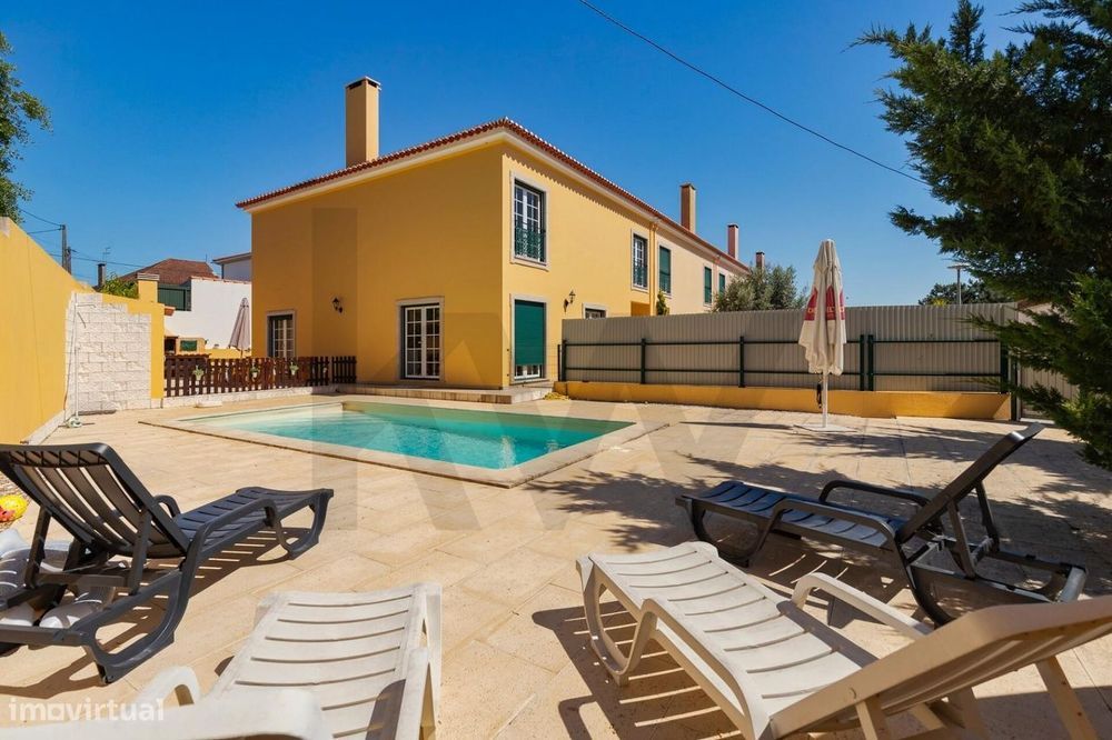 Moradia T4 c/ 2 Suítes, Piscina e Garagem | S. Domingos - Santarém