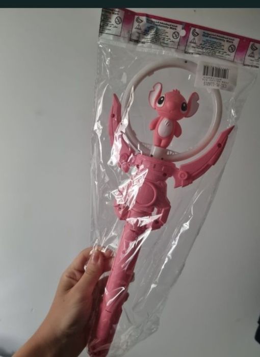 Świecąca i Grająca Różdżka Stitch Różowa LED – Magiczna Zabawka Dla Dzieci