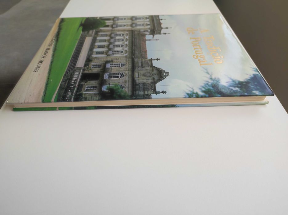 Livro A Tradição de Portugal - Casas de Turismo