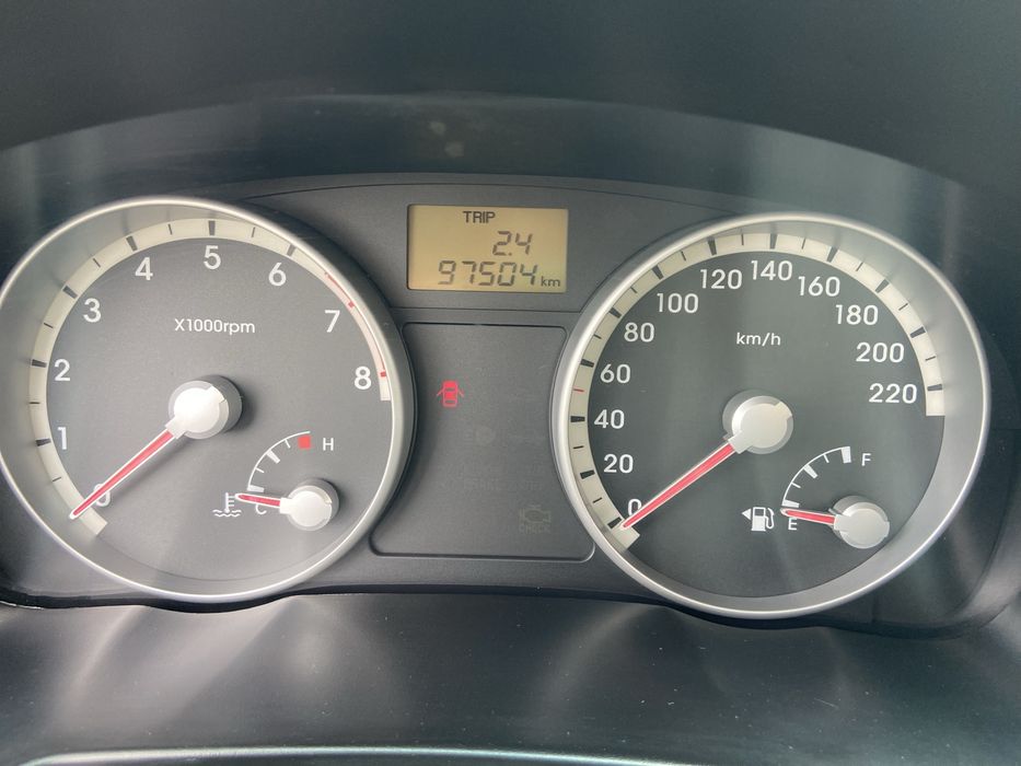 Продам HYUNDAI 97 т ПРОБЕГ состояние идеальное