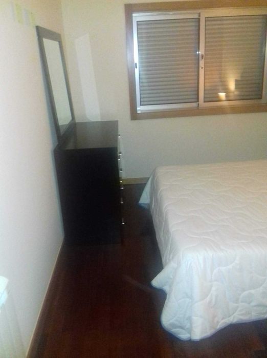 Mobilia quarto madeira preto