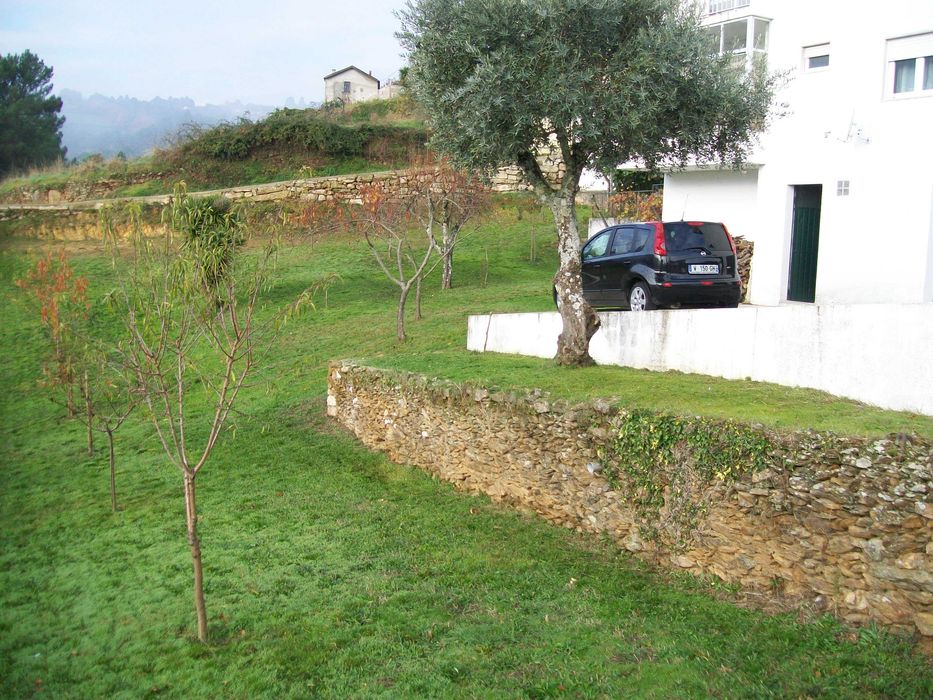 casa d'habitaçao com grande terreno