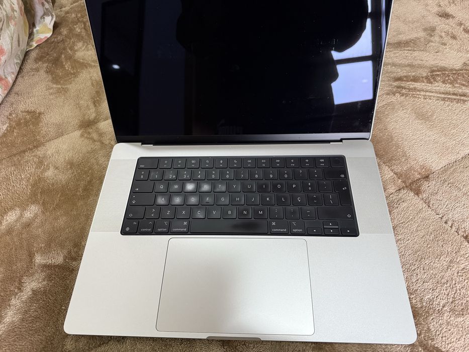 MacBook Pro 16", M1, 32 GB RAM, 1 TB SSD64750574752899124