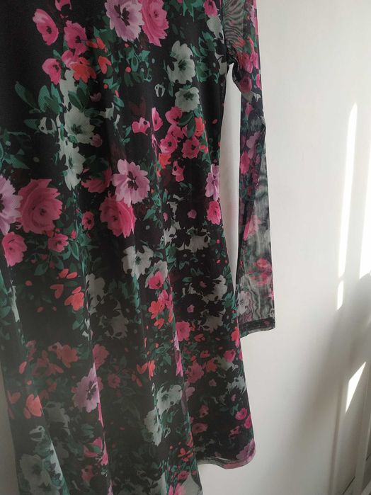 Sukienka Stradivarius print kwiaty siateczka - S