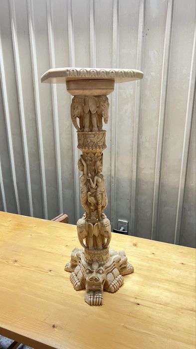 Mesa se apoio Esculpida