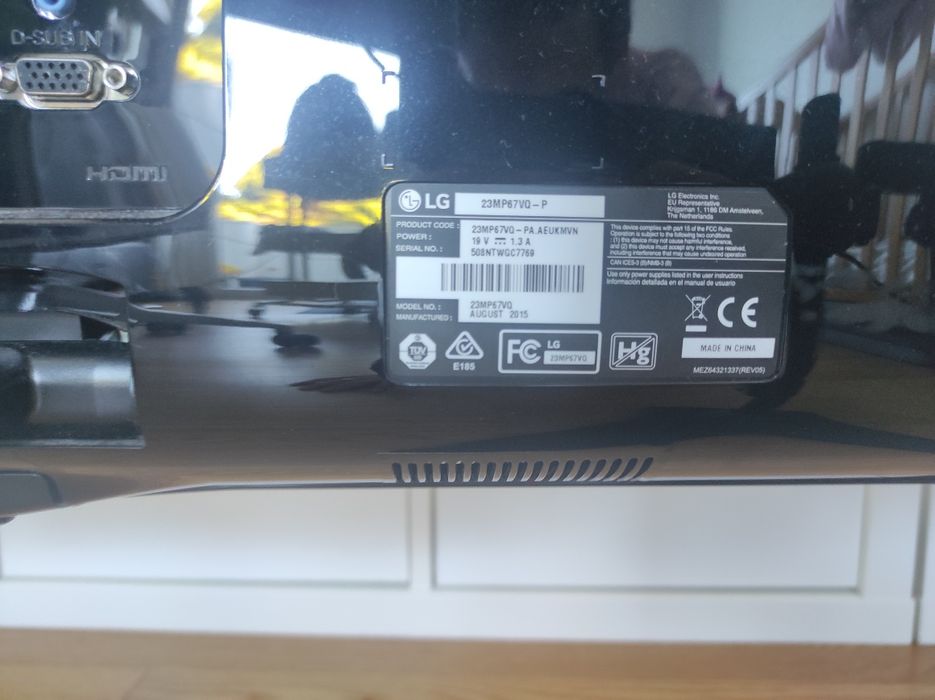 Vendo 2 Monitores LG com suporte por falta de uso