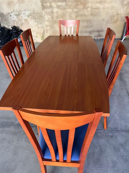 Mesa de Jantar Extensível + 6 Cadeiras (Cor Cerejeira