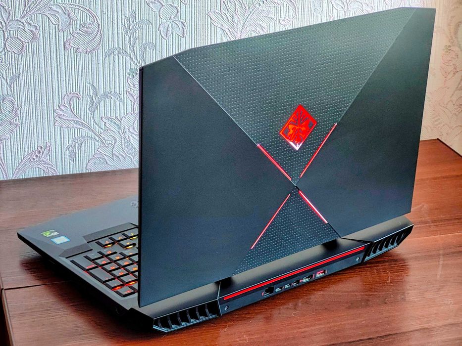 Ігровий Ноутбук HP OMEN X17"/i7-7700HQ/16Gb ОЗУ/GTX1070 8GB/2TB SSD M2